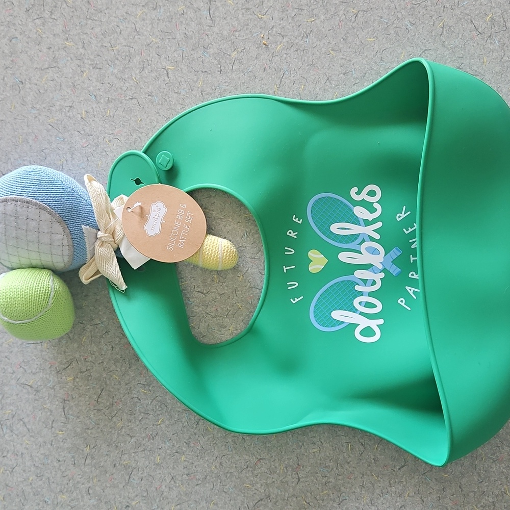 TENNIS BIB AND RATTLE SET